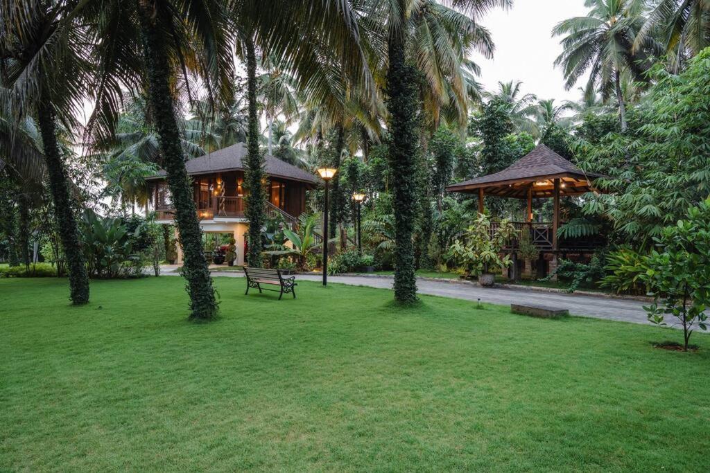 Villa Woods & Palms Pollāchi Zewnętrze zdjęcie